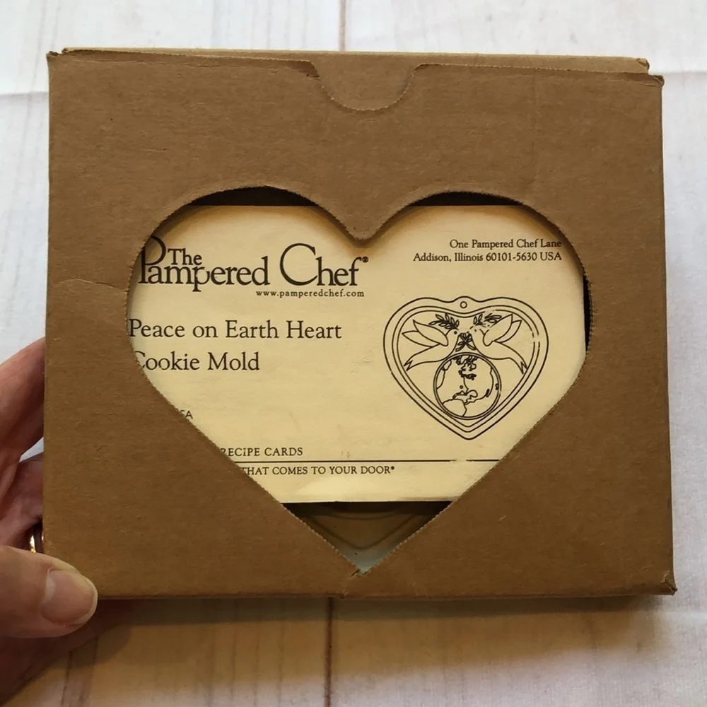 RARE Vintage Pampered Chef Peace On Earth 2002 Stoneware Cookie Mold orig box